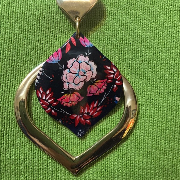 Lovely gold necklace, black with pink flowers - Picture 2 of 2